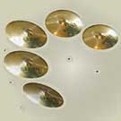 les cymbales flottes dans l'air